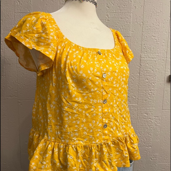 small blouse - Picture 7 of 7